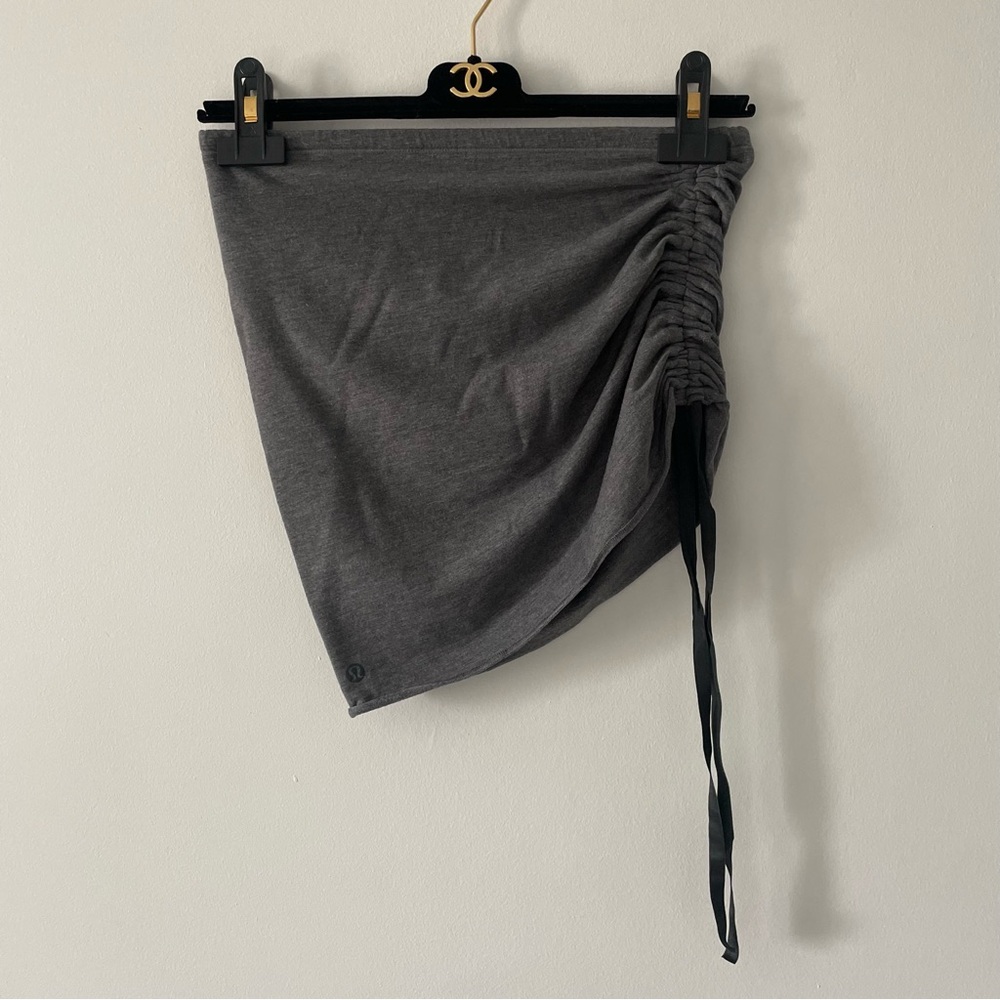Lululemon grey drawstring ruched mini skirt size 4 adjustable length